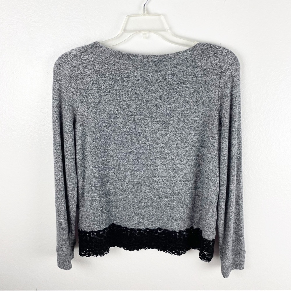 CHICO’S ZENERGY Gray Long Sleeves Lace Trim Top, Size Small - Picture 2 of 8